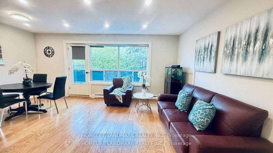 5879 Bathurst Street, Unit 213 thumbnail 4