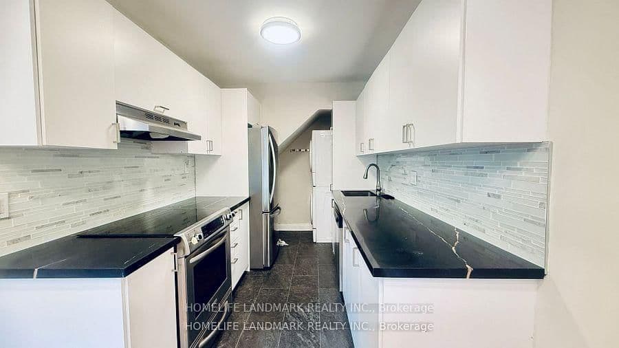 5879 Bathurst Street, Unit 213 thumbnail 9