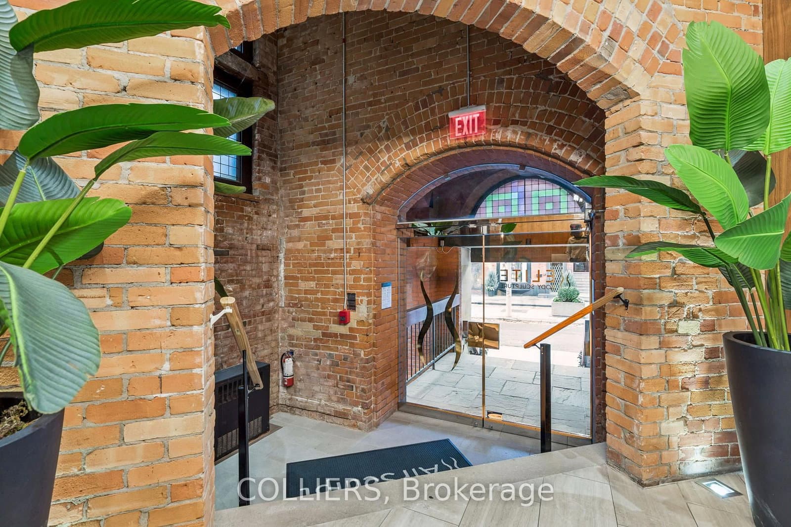 33 Hazelton Avenue thumbnail 6