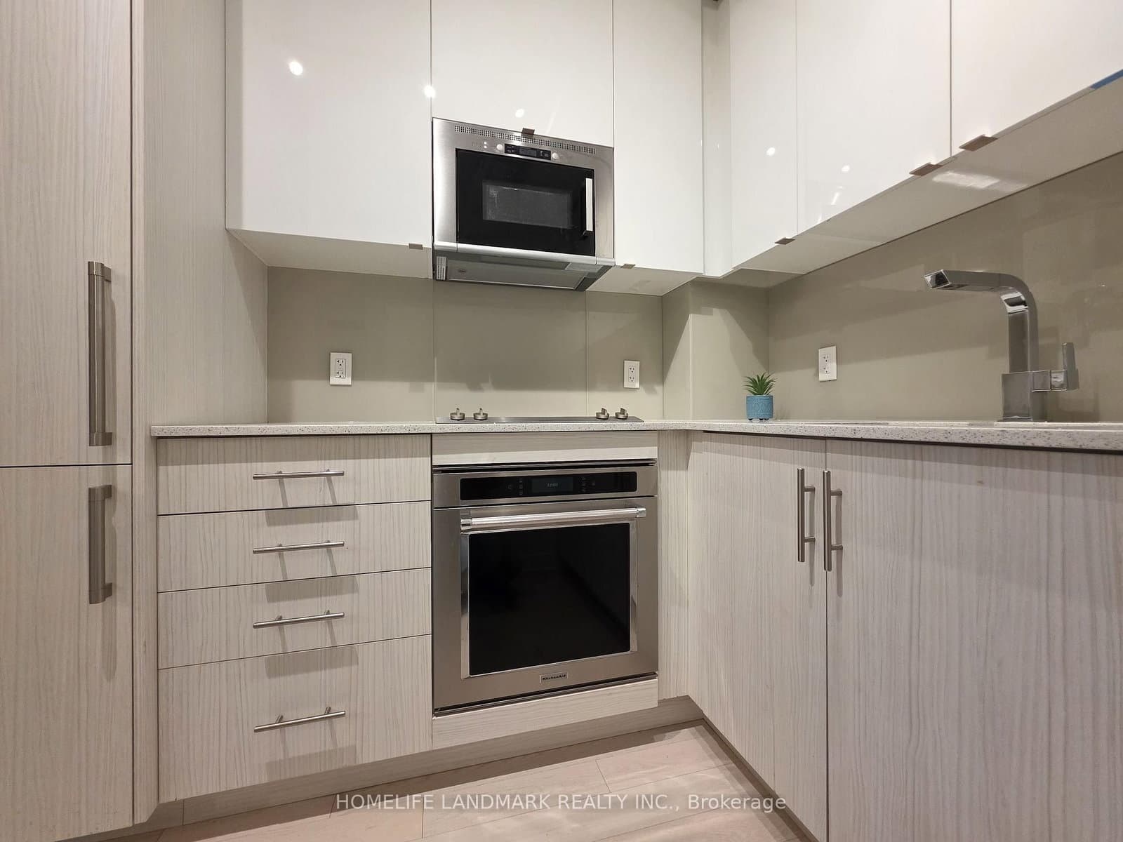 330 Richmond Street W, Unit 605 thumbnail 7