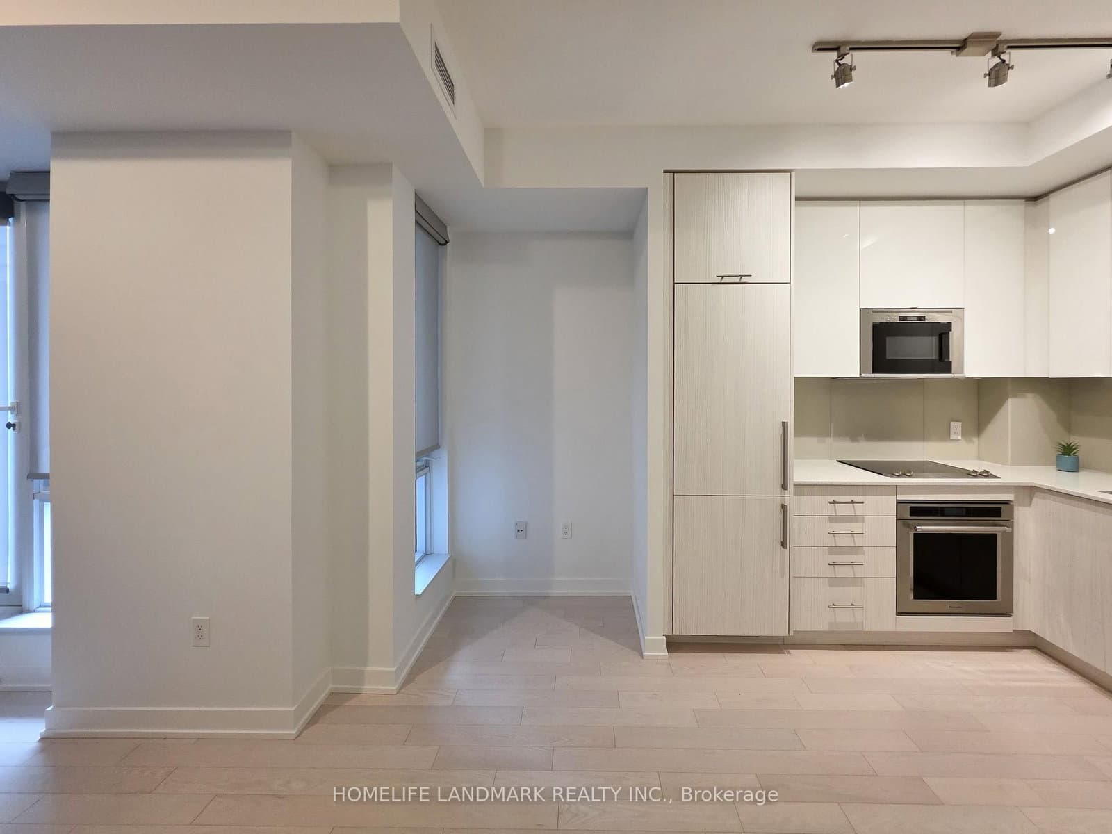 330 Richmond Street W, Unit 605 thumbnail 8