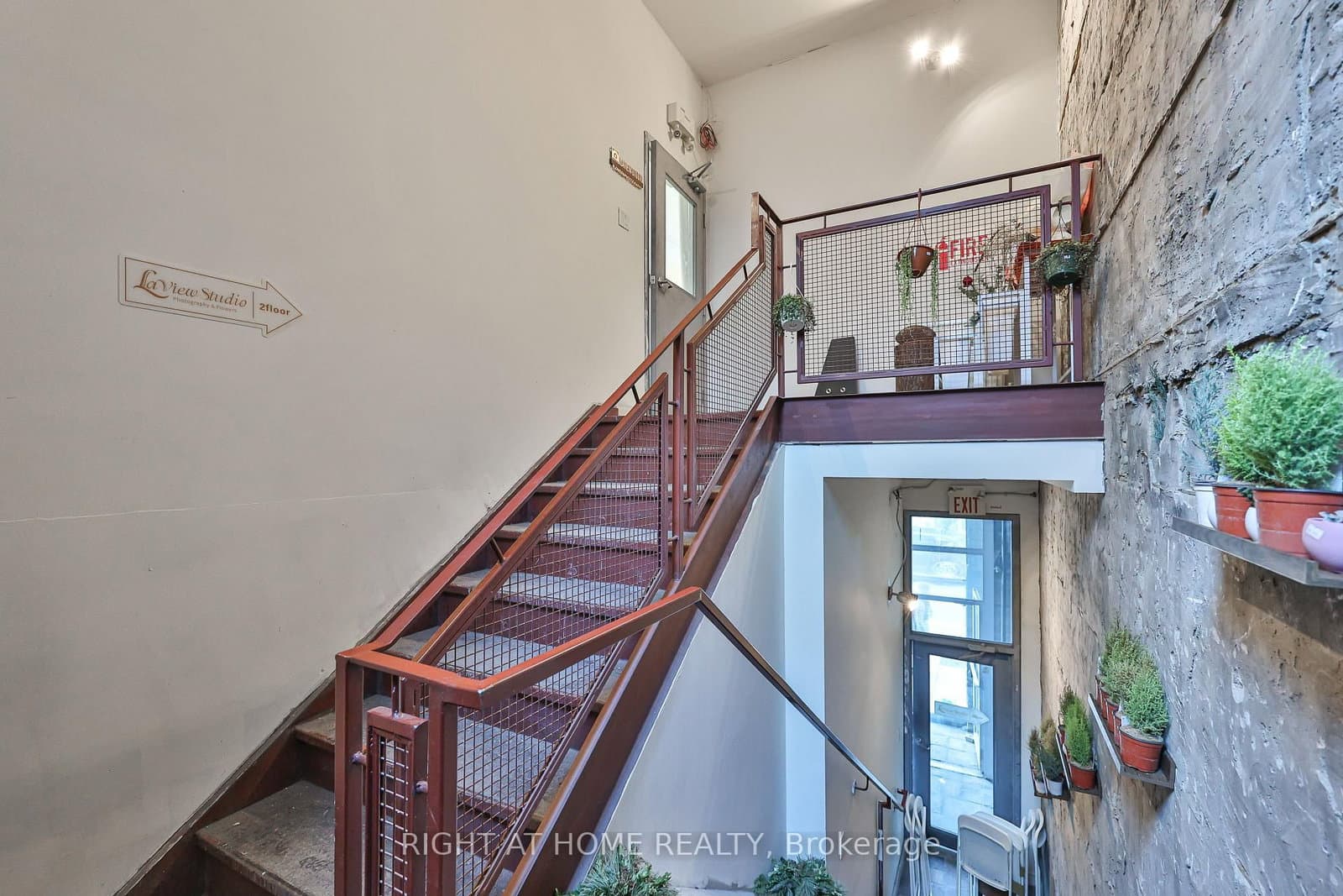 565 Bloor Street W, Unit Second Floor thumbnail 5