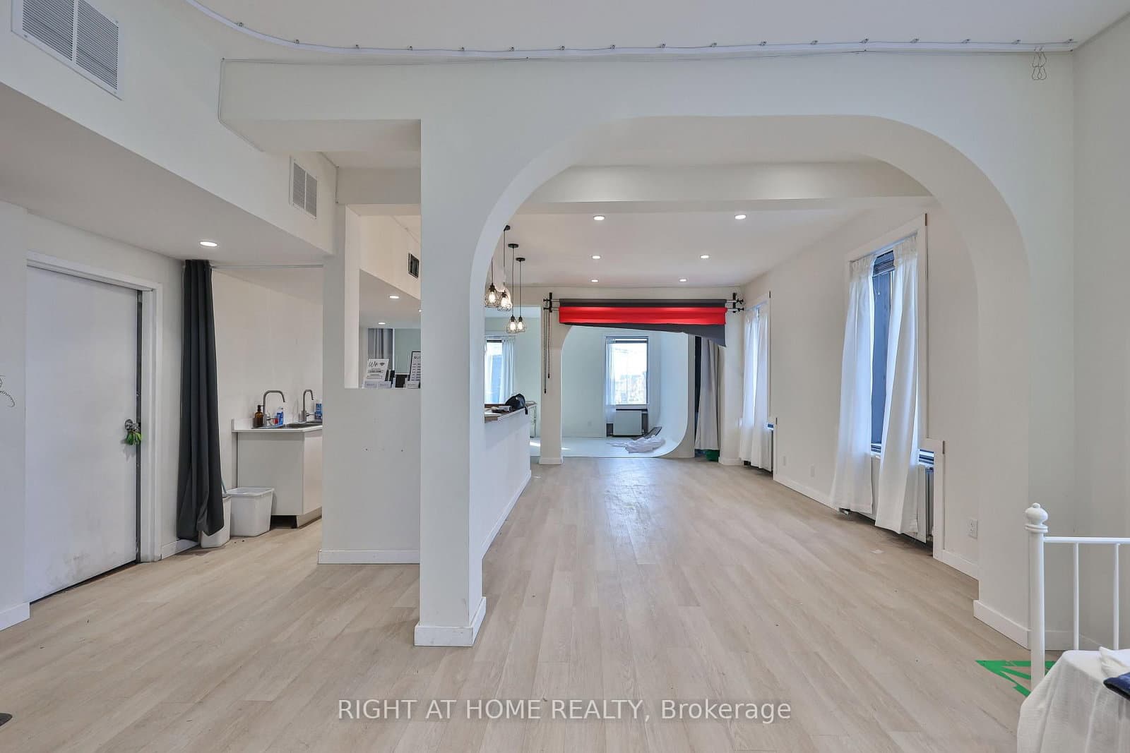 565 Bloor Street W, Unit Second Floor thumbnail 7