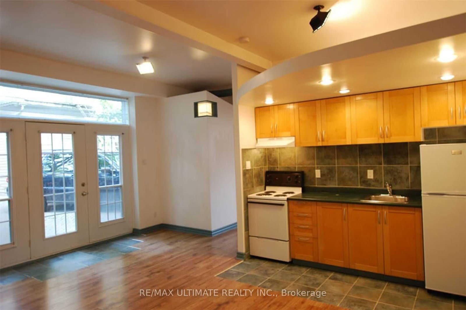 93 Spadina Road thumbnail 7