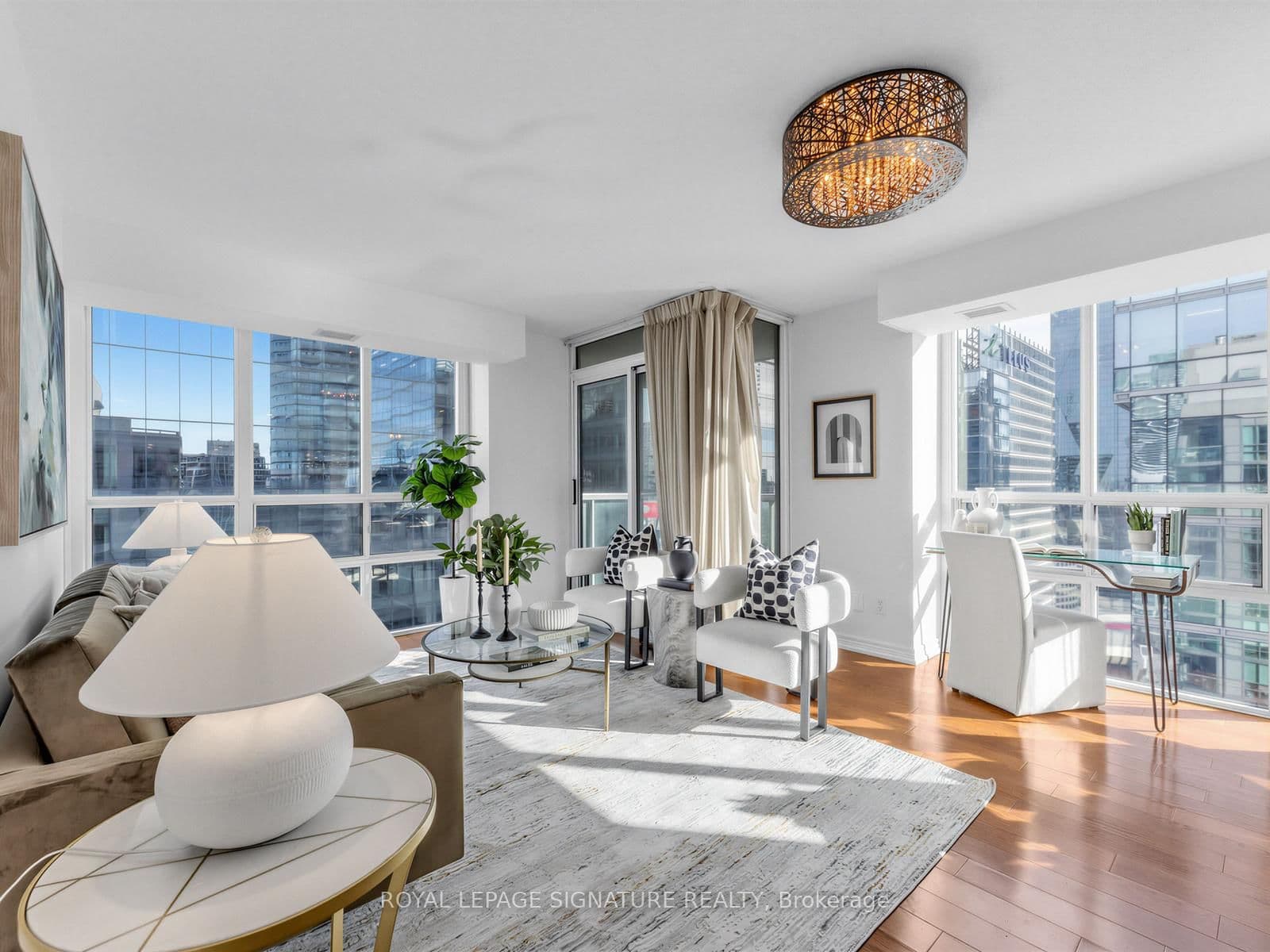 30 Grand Trunk Crescent, Unit 3906 - Image 1