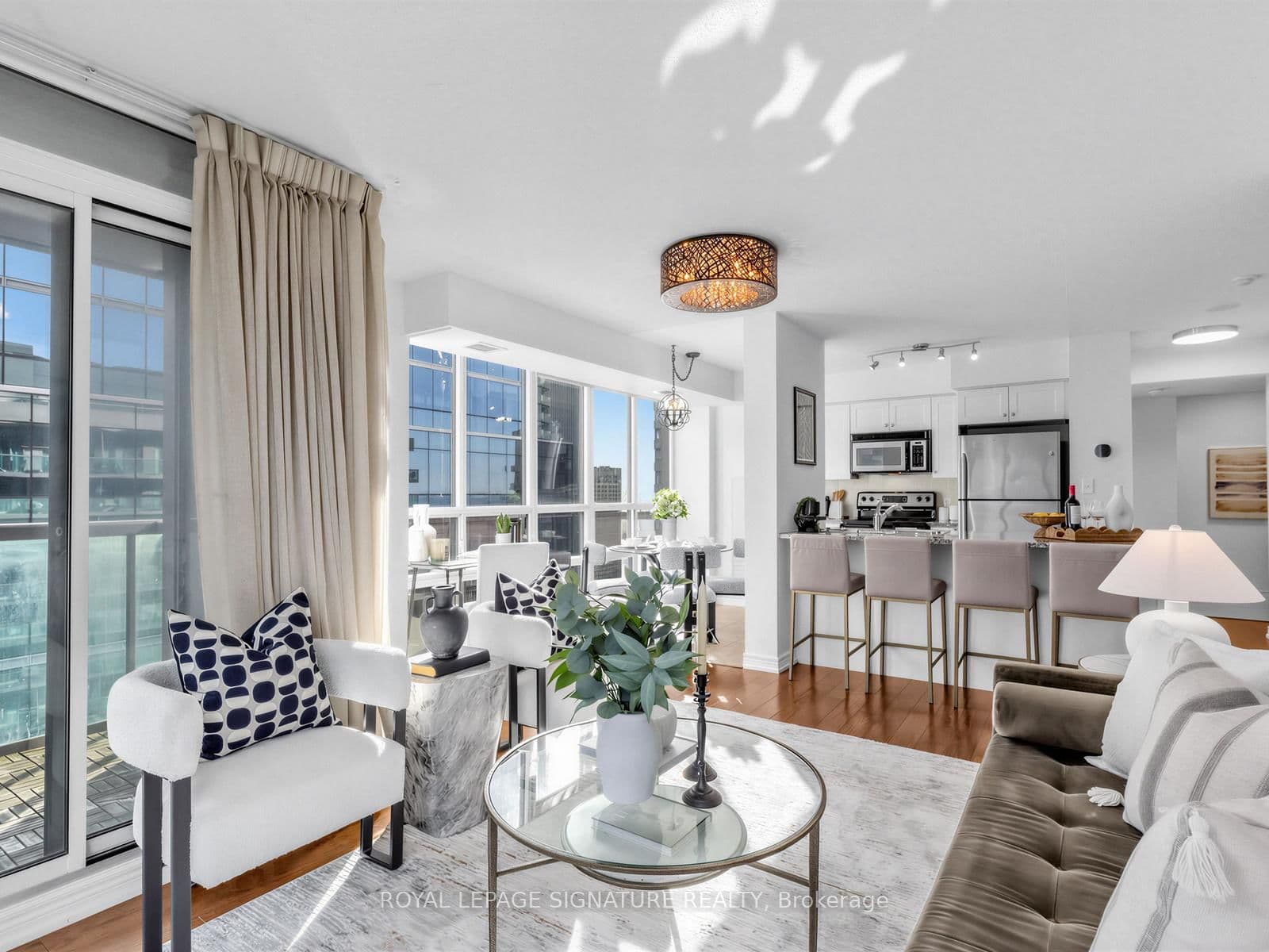 30 Grand Trunk Crescent, Unit 3906 thumbnail 11