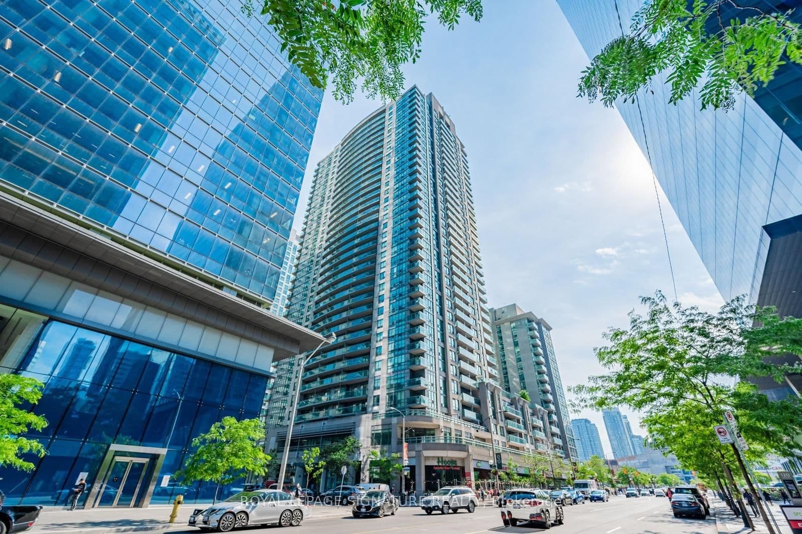 30 Grand Trunk Crescent, Unit 3906 thumbnail 2