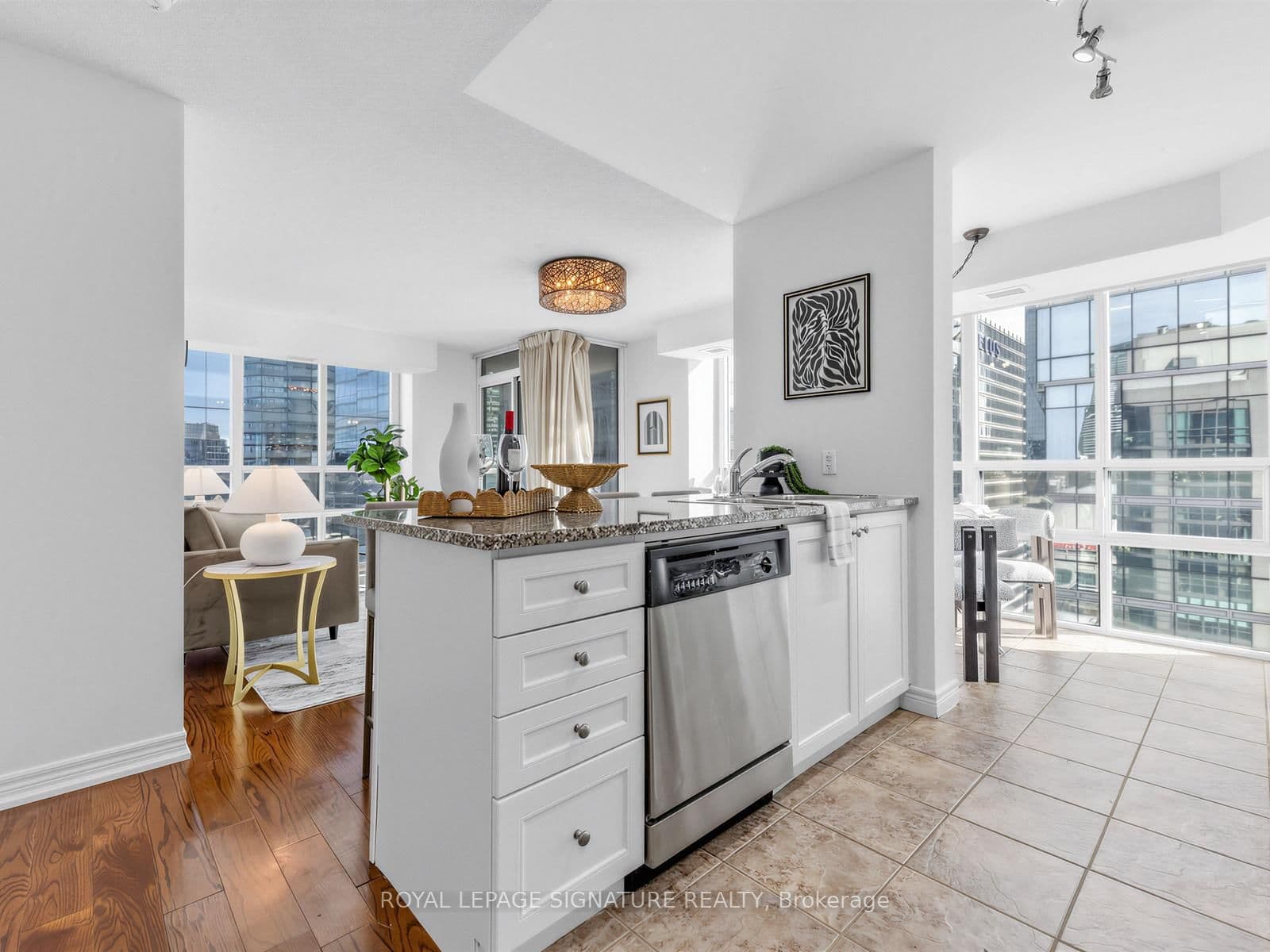 30 Grand Trunk Crescent, Unit 3906 thumbnail 9