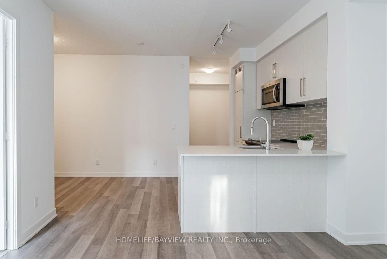 5180 Yonge Street, Unit 912 thumbnail 3