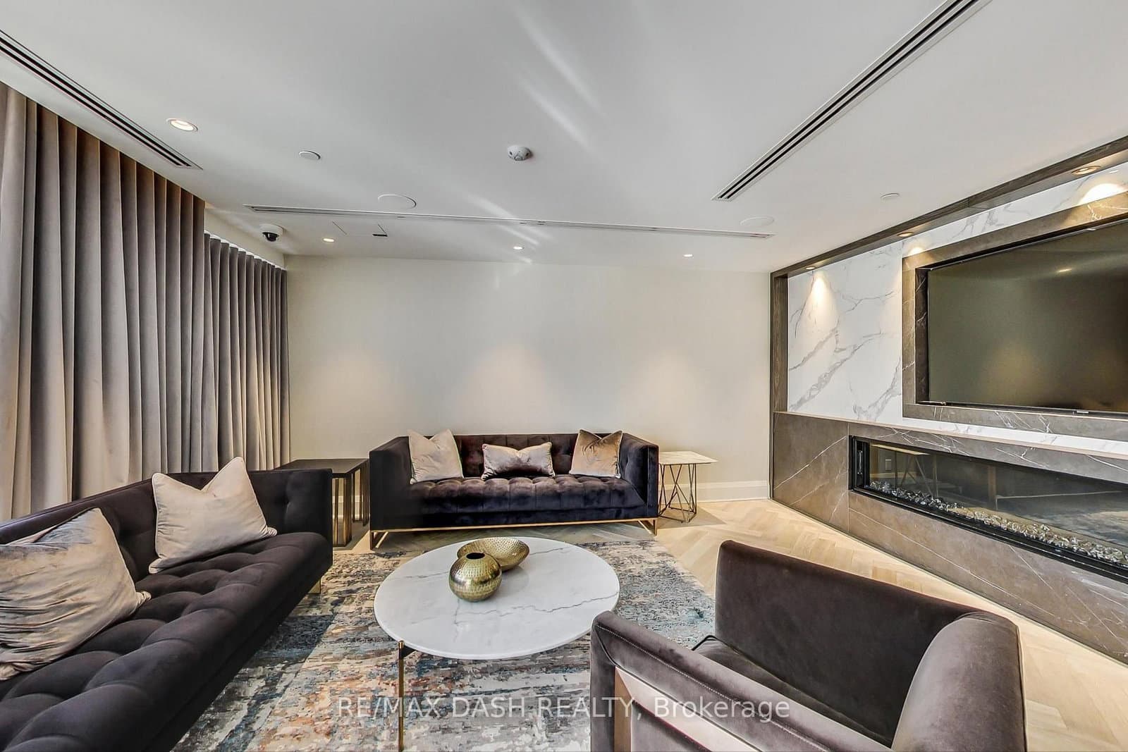 151 AVENUE Road, Unit 602 thumbnail 4