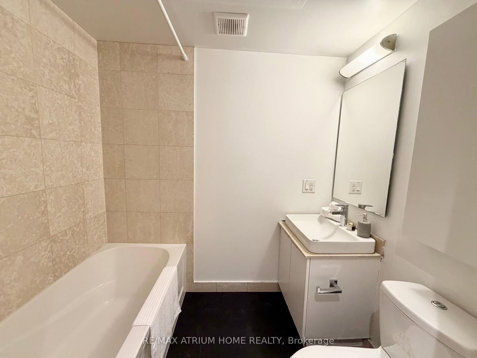 14 York Street, Unit 1501 thumbnail 10