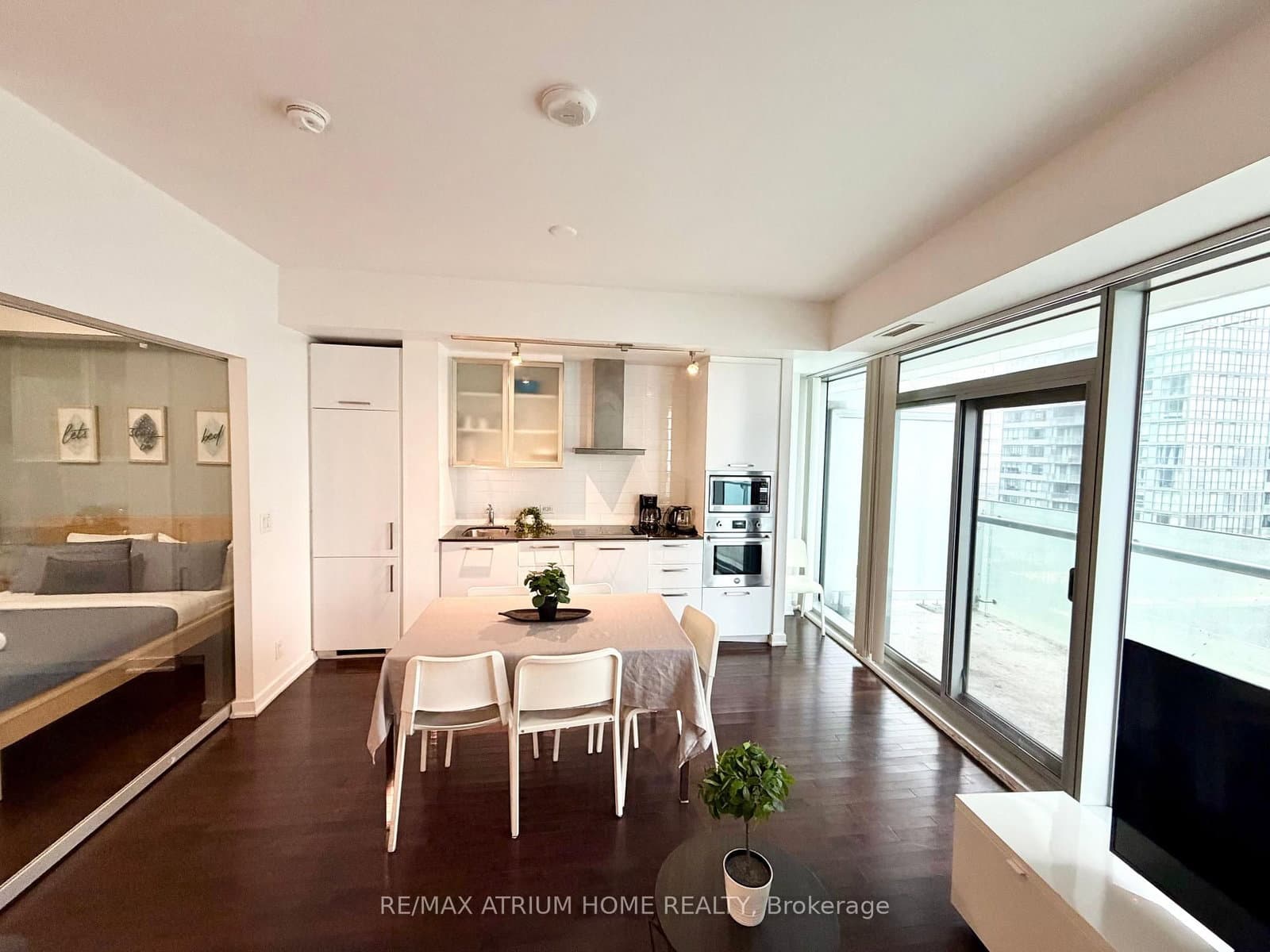 14 York Street, Unit 1501 thumbnail 3