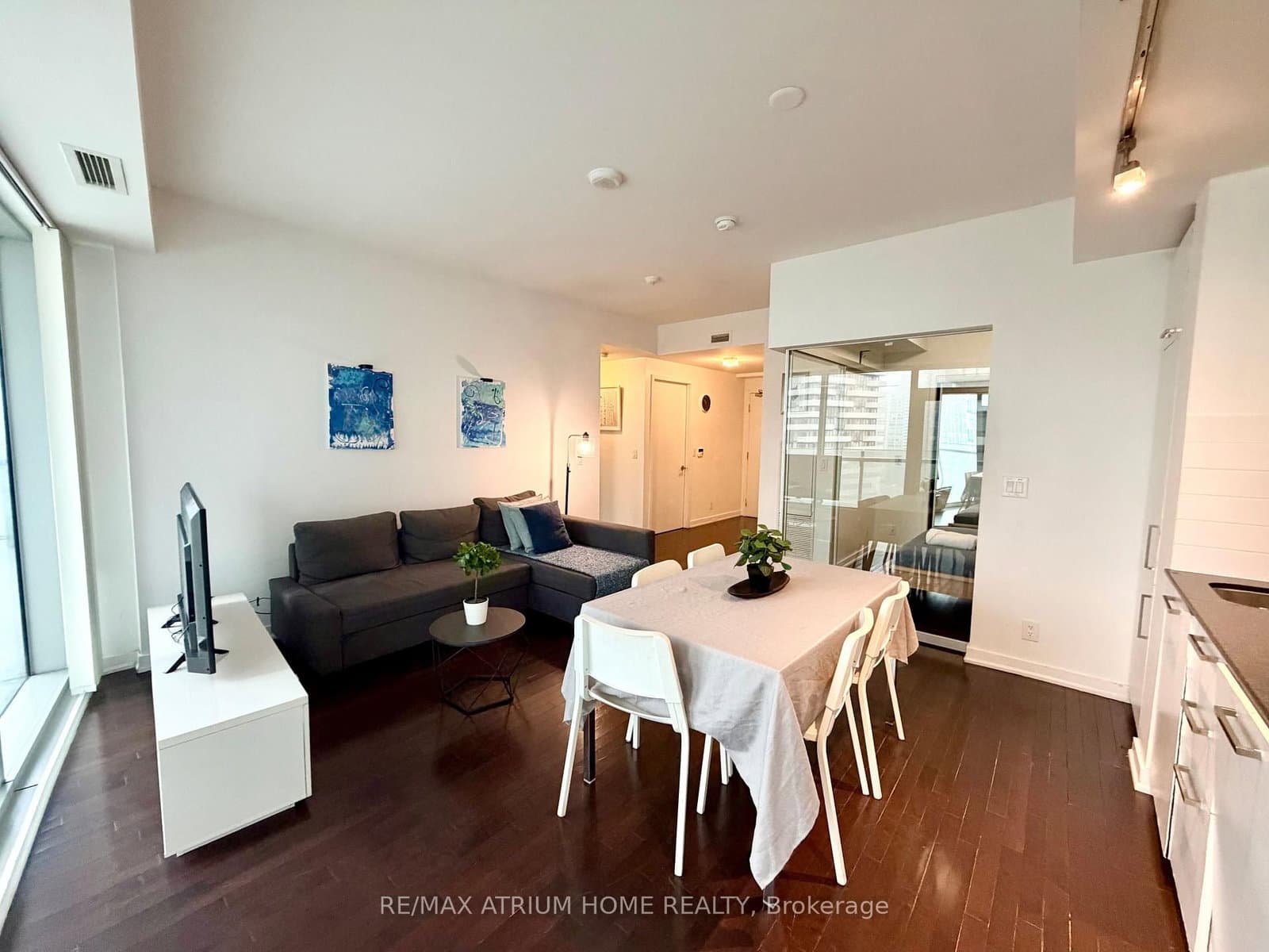 14 York Street, Unit 1501 thumbnail 6