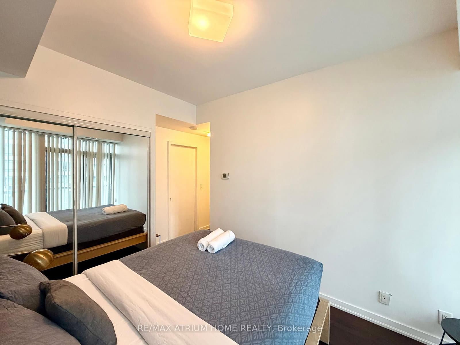 14 York Street, Unit 1501 thumbnail 9