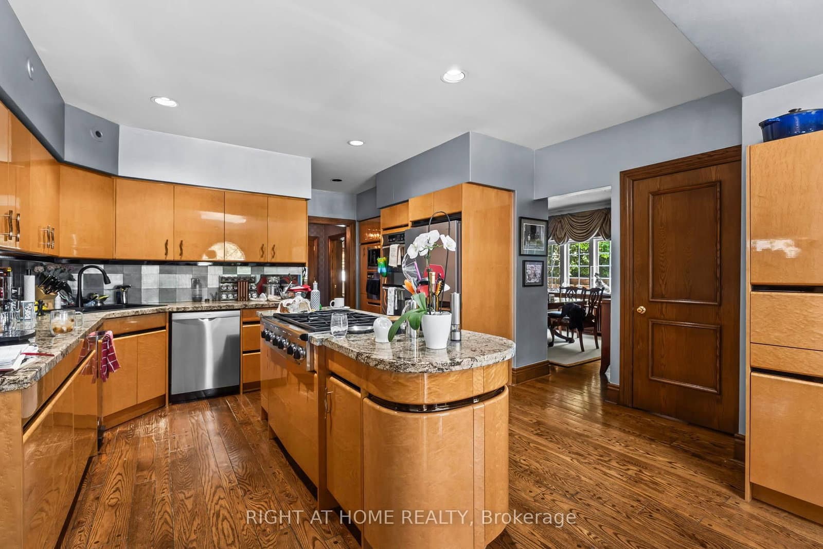 287 RUSSELL HILL Road thumbnail 21