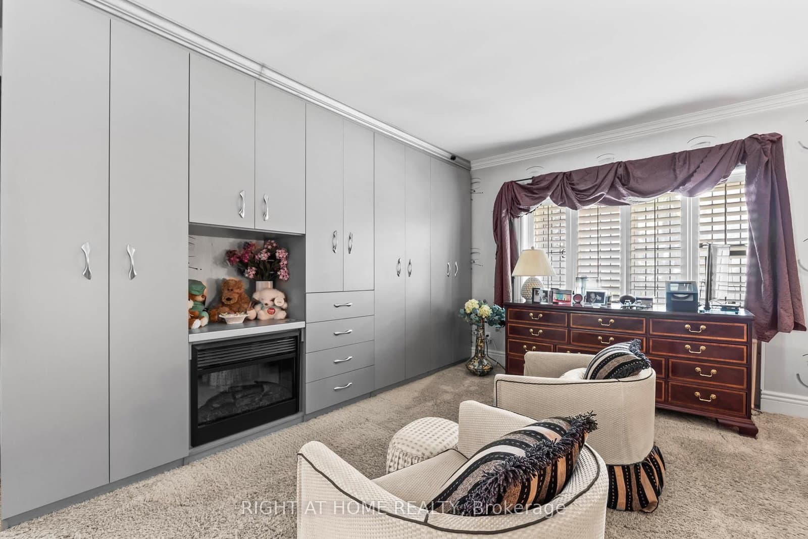 287 RUSSELL HILL Road thumbnail 25