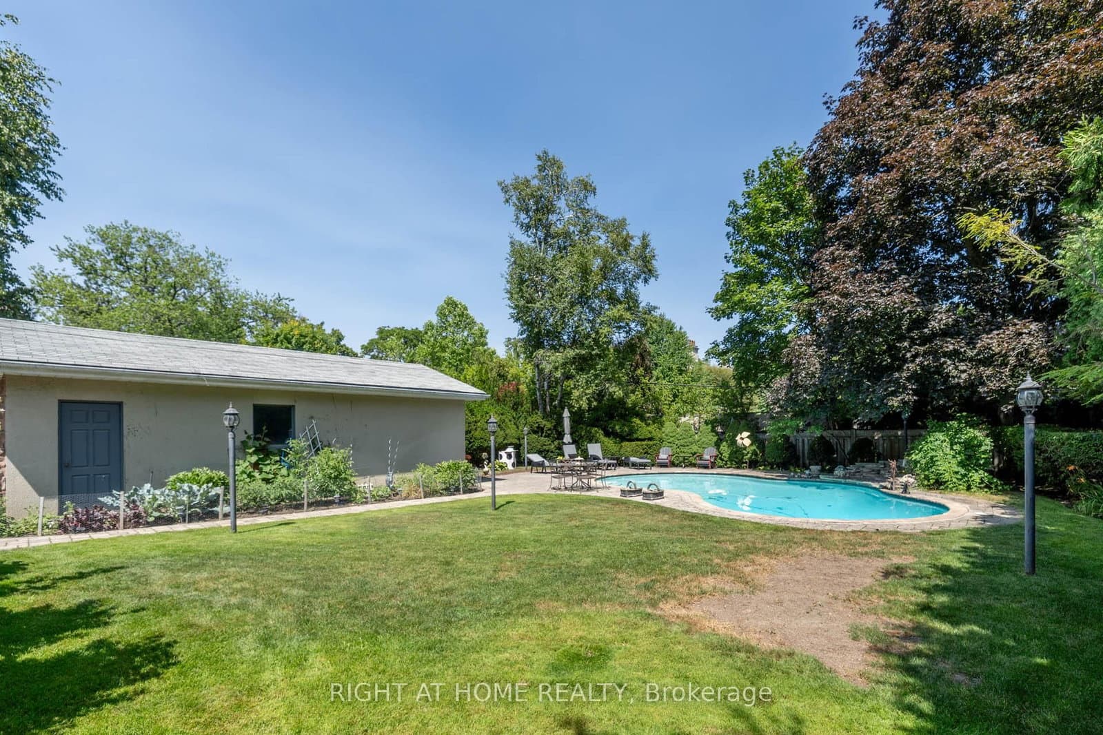 287 RUSSELL HILL Road thumbnail 8