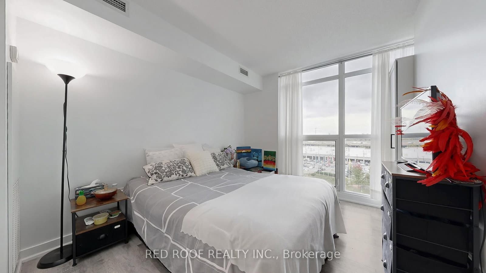 33 Singer Court, Unit 711 thumbnail 11