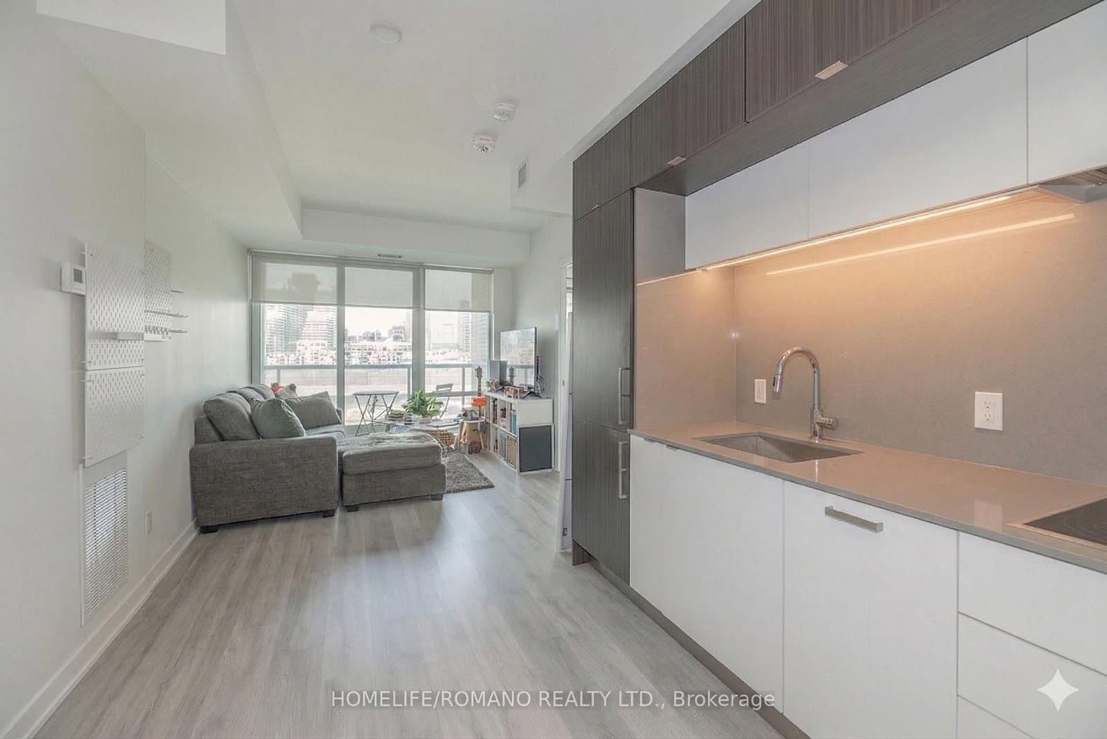 1 Edgewater Drive, Unit 823 thumbnail 9