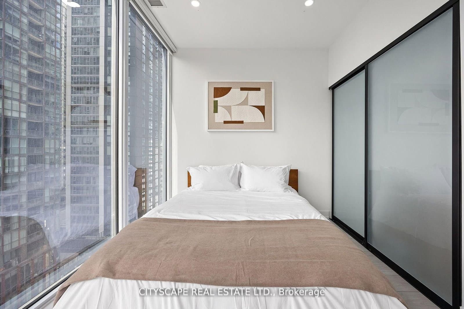 55 Mercer Street S, Unit 1802 thumbnail 3