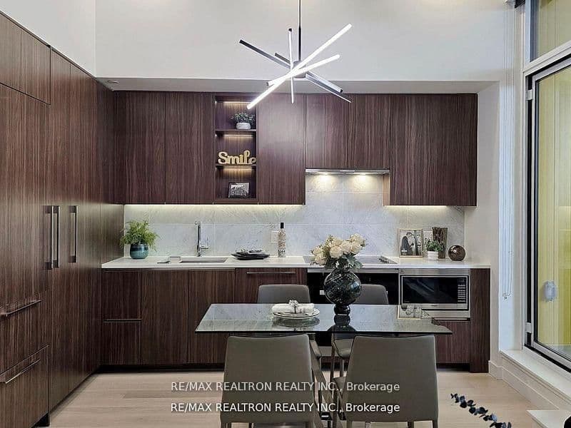 95 McMahon Drive, Unit Th515 thumbnail 15