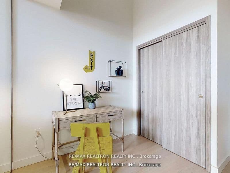95 McMahon Drive, Unit Th515 thumbnail 17