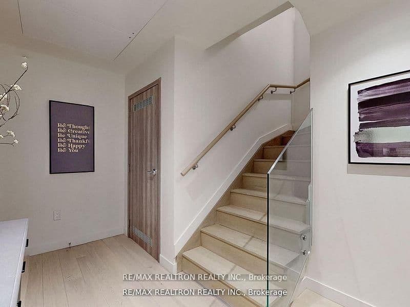 95 McMahon Drive, Unit Th515 thumbnail 18