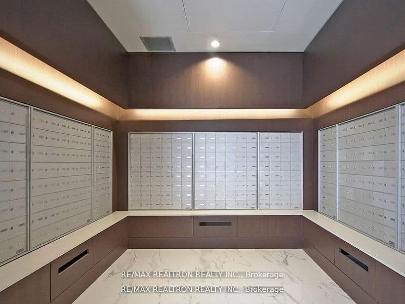 95 McMahon Drive, Unit Th515 thumbnail 33