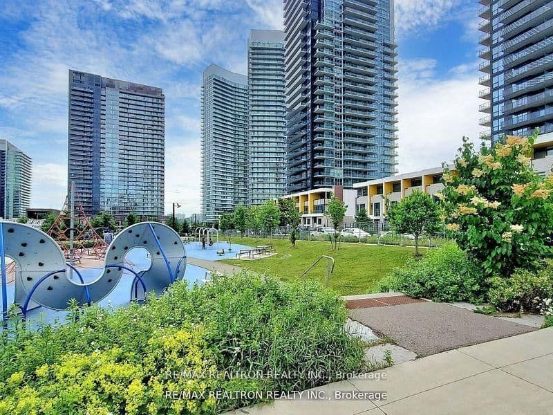 95 McMahon Drive, Unit Th515 thumbnail 36