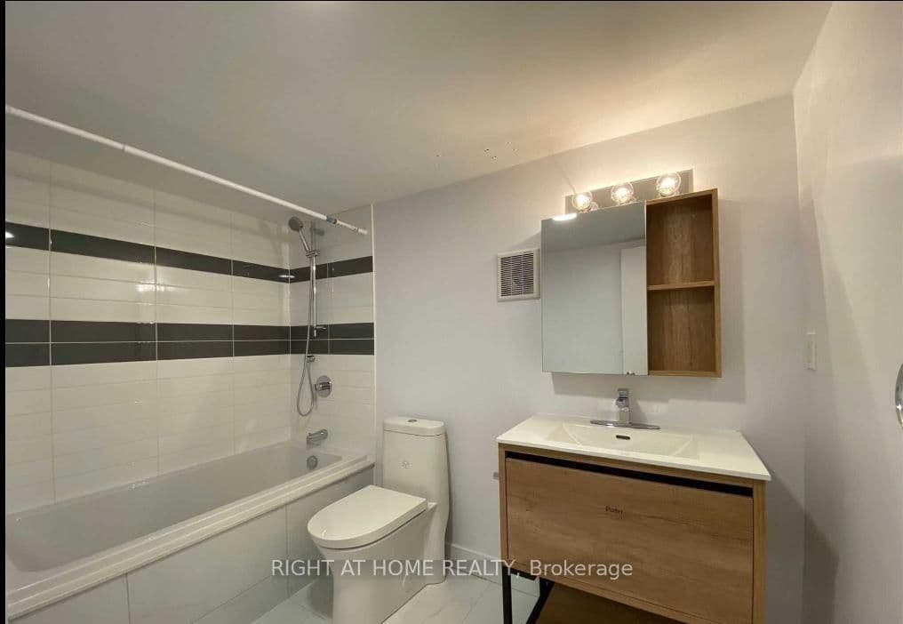 34 Macpherson Avenue thumbnail 14