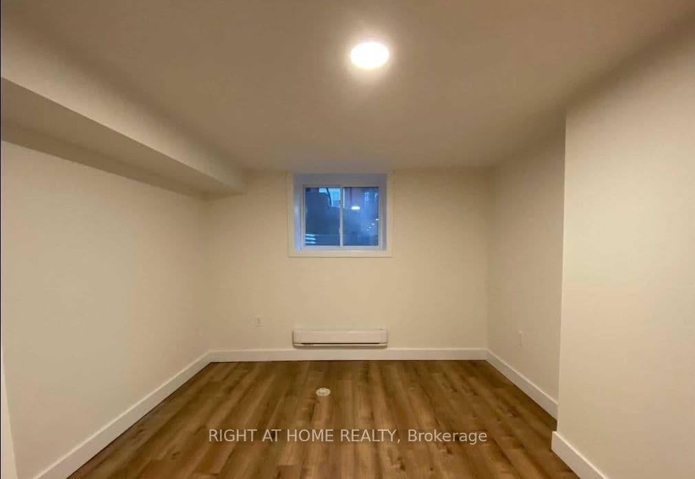 34 Macpherson Avenue thumbnail 15