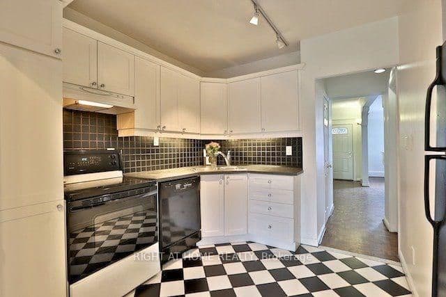 34 Macpherson Avenue thumbnail 5