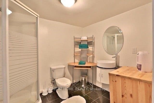 34 Macpherson Avenue thumbnail 9