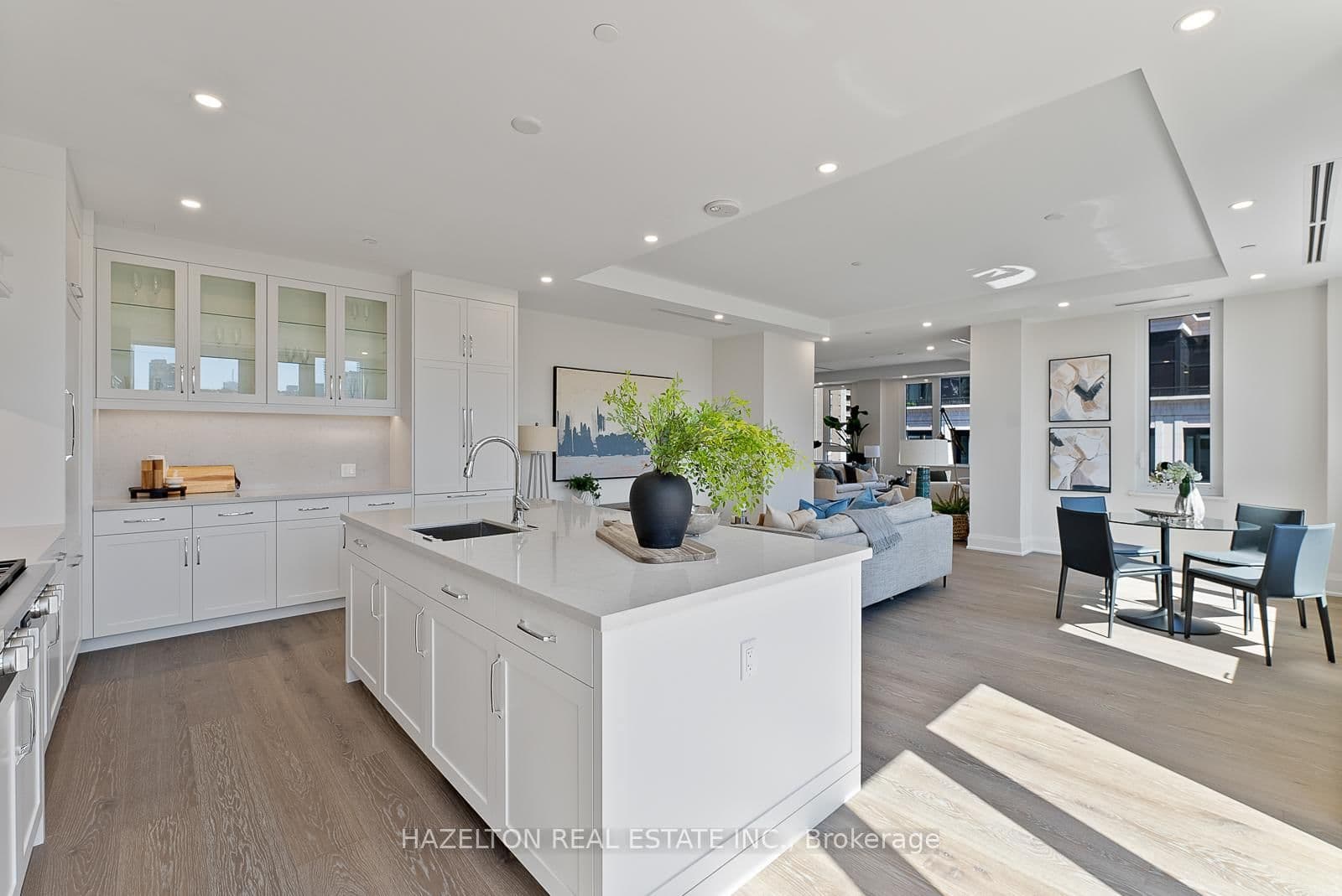 128 Hazelton Avenue, Unit 802 thumbnail 16