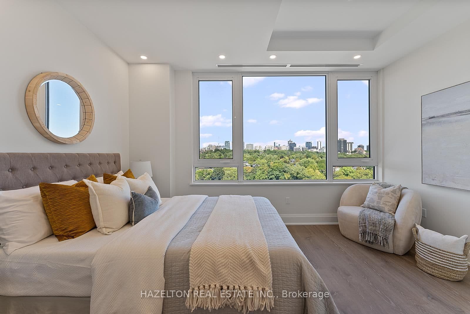 128 Hazelton Avenue, Unit 802 thumbnail 26