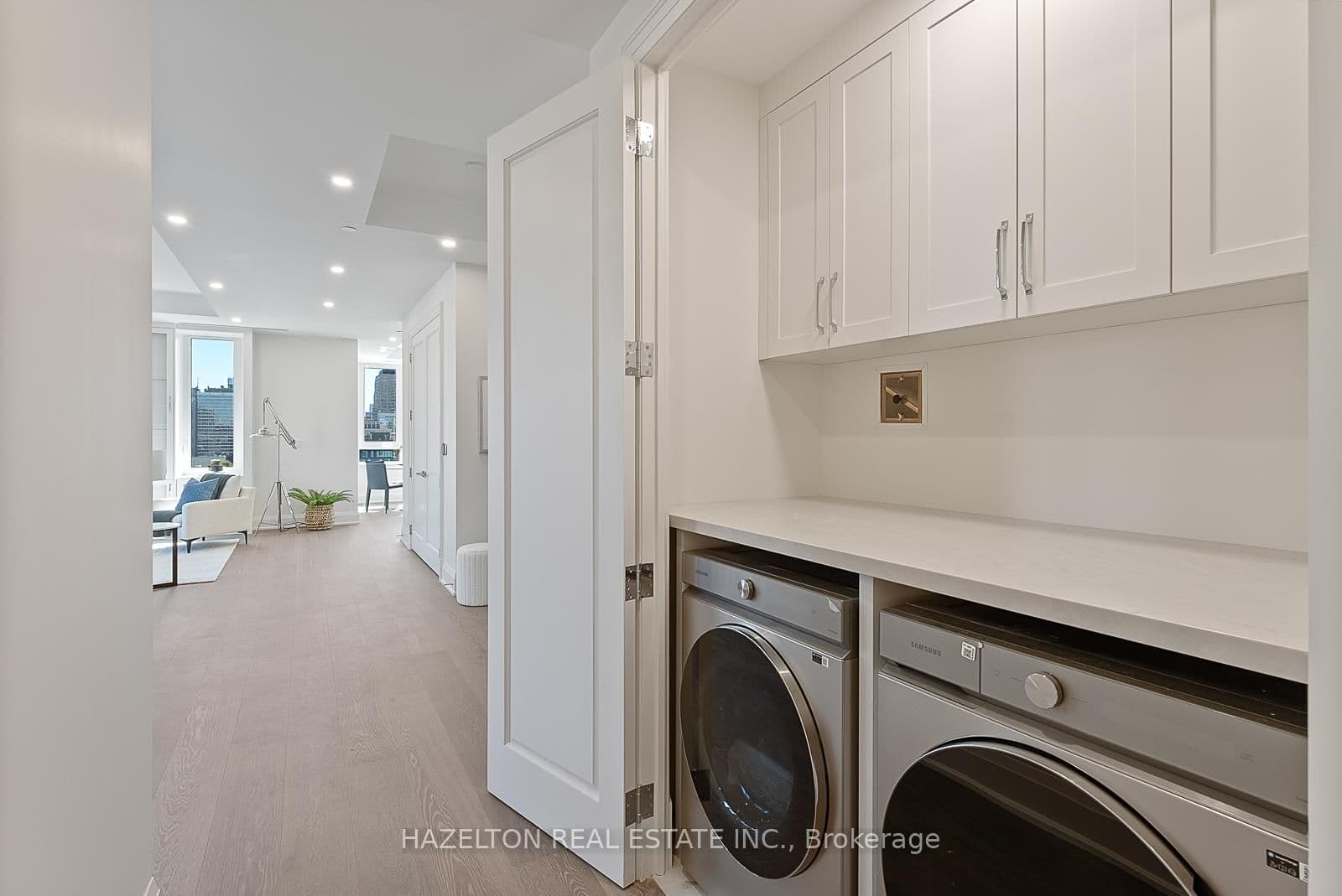 128 Hazelton Avenue, Unit 802 thumbnail 32