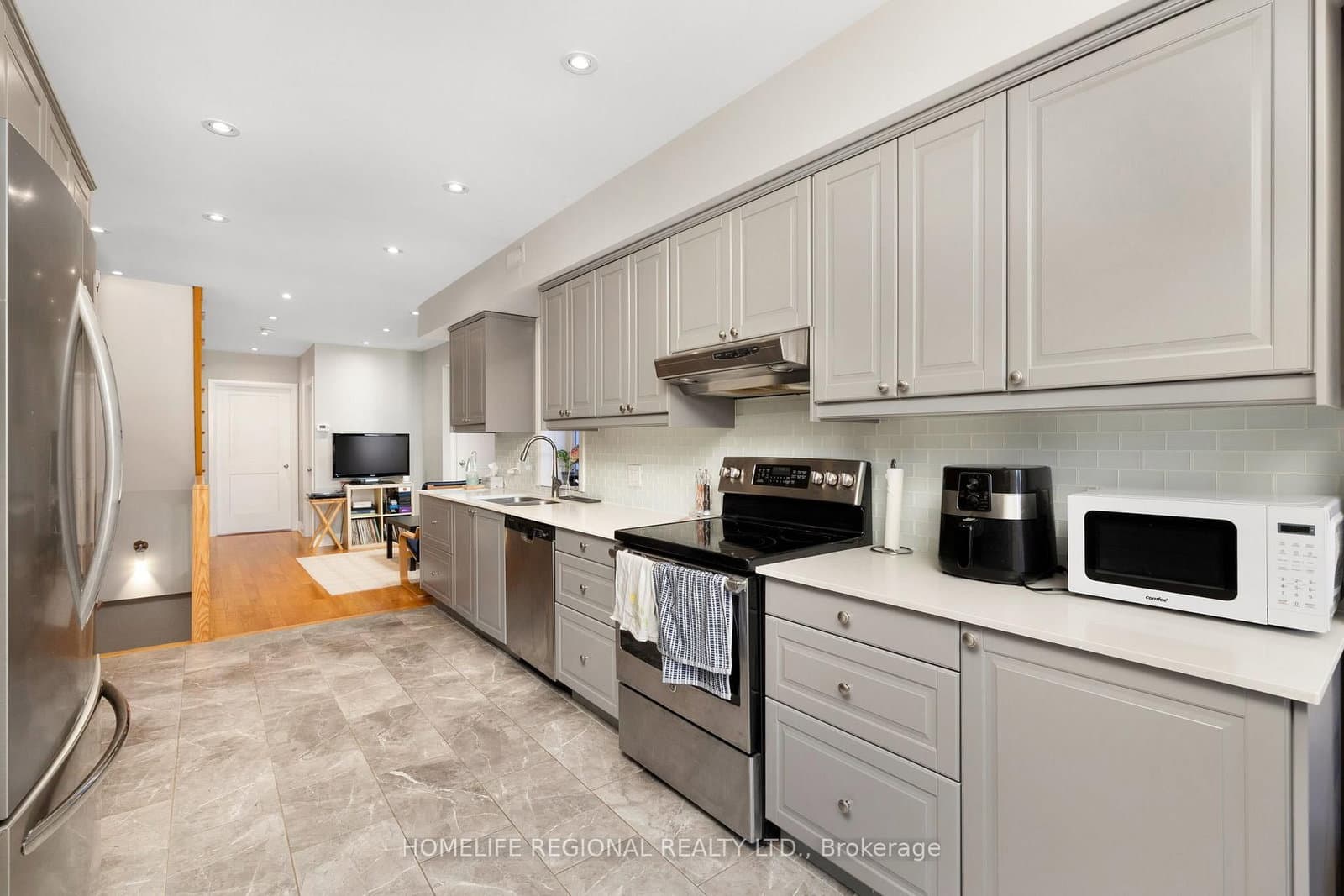204 Roxton Road thumbnail 14