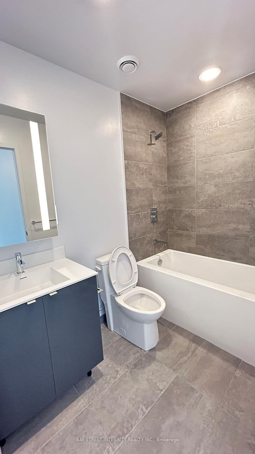 500 DUPONT Street, Unit 703 thumbnail 12