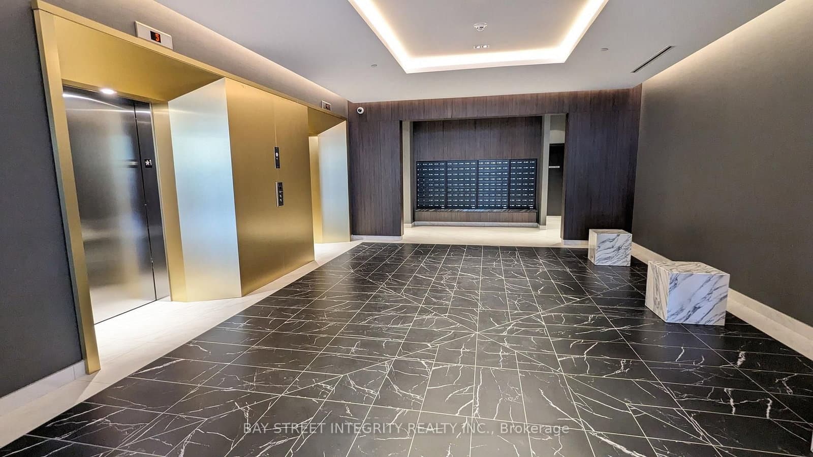 500 DUPONT Street, Unit 703 thumbnail 3