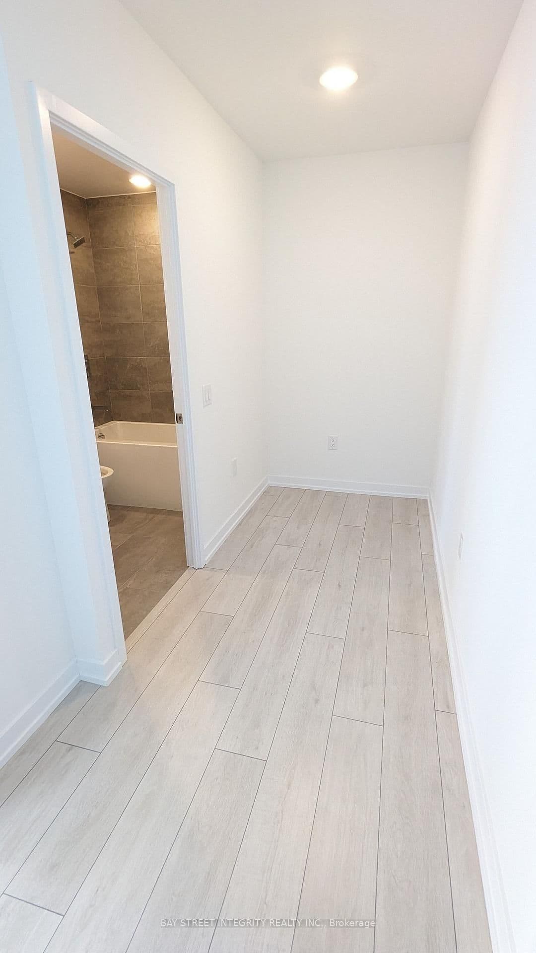 500 DUPONT Street, Unit 703 thumbnail 5