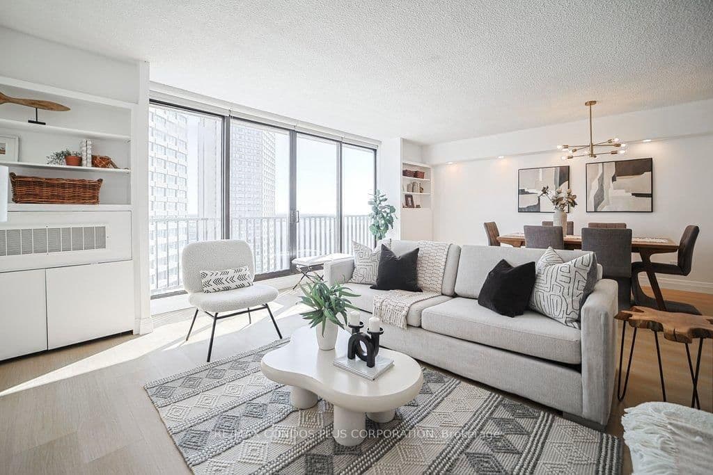 33 HARBOUR Square, Unit 2232 thumbnail 12