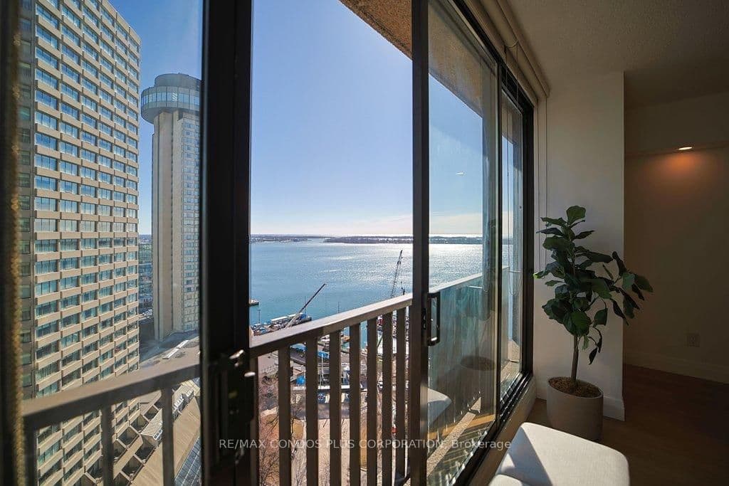 33 HARBOUR Square, Unit 2232 thumbnail 13