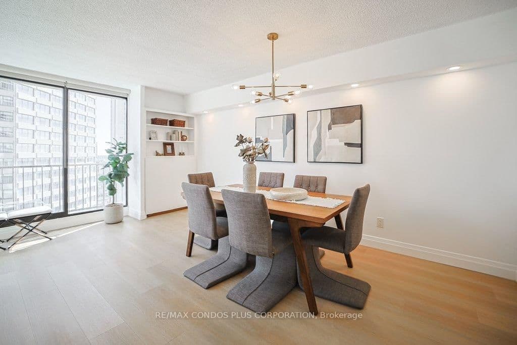 33 HARBOUR Square, Unit 2232 thumbnail 14