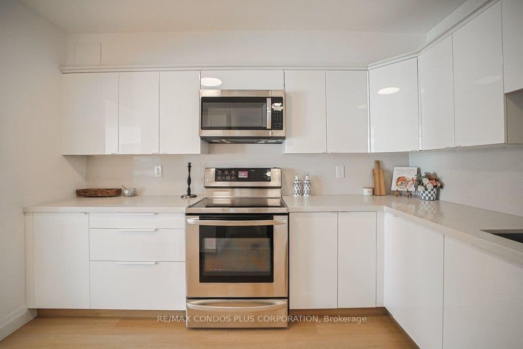 33 HARBOUR Square, Unit 2232 thumbnail 15