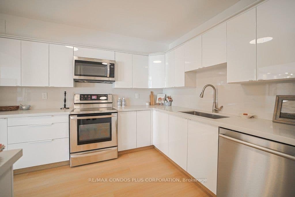 33 HARBOUR Square, Unit 2232 thumbnail 17