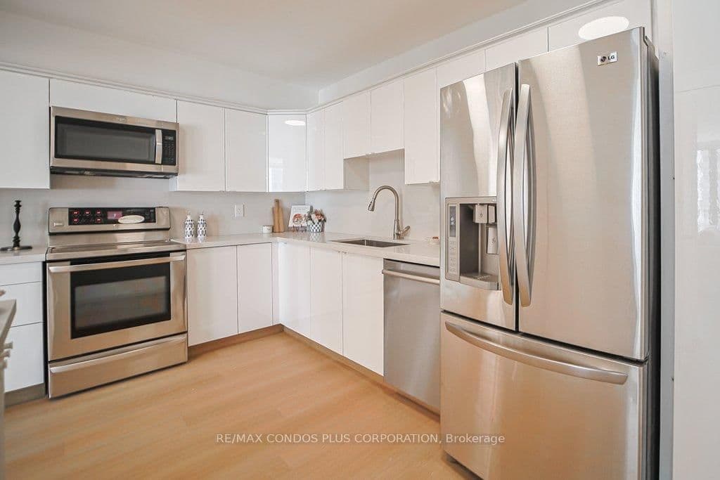 33 HARBOUR Square, Unit 2232 thumbnail 18