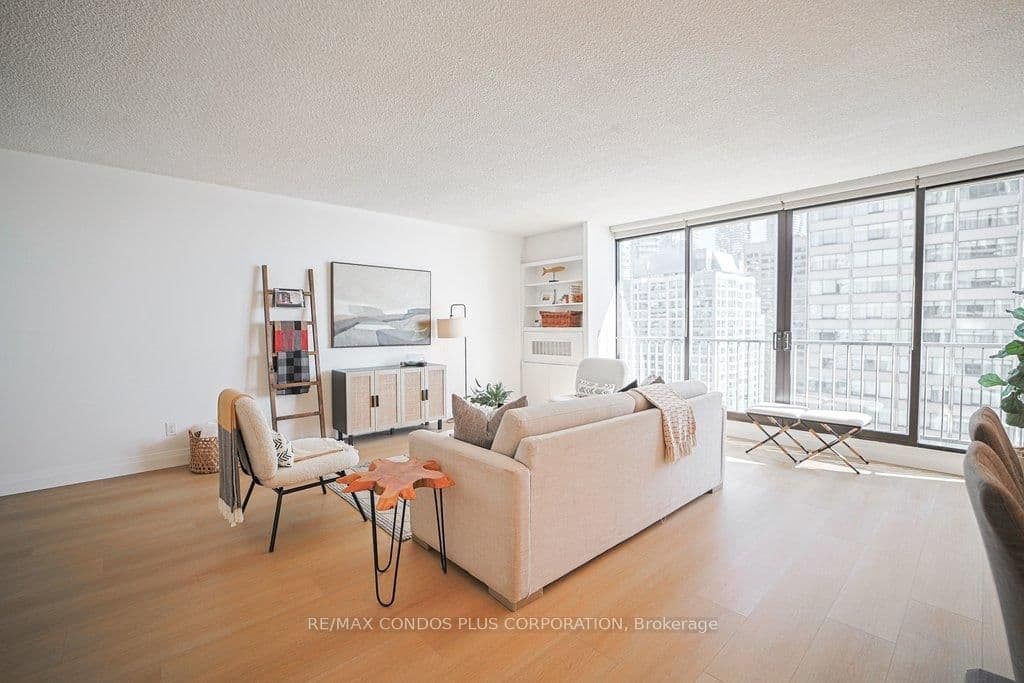 33 HARBOUR Square, Unit 2232 thumbnail 22