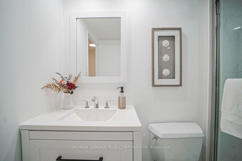 33 HARBOUR Square, Unit 2232 thumbnail 33
