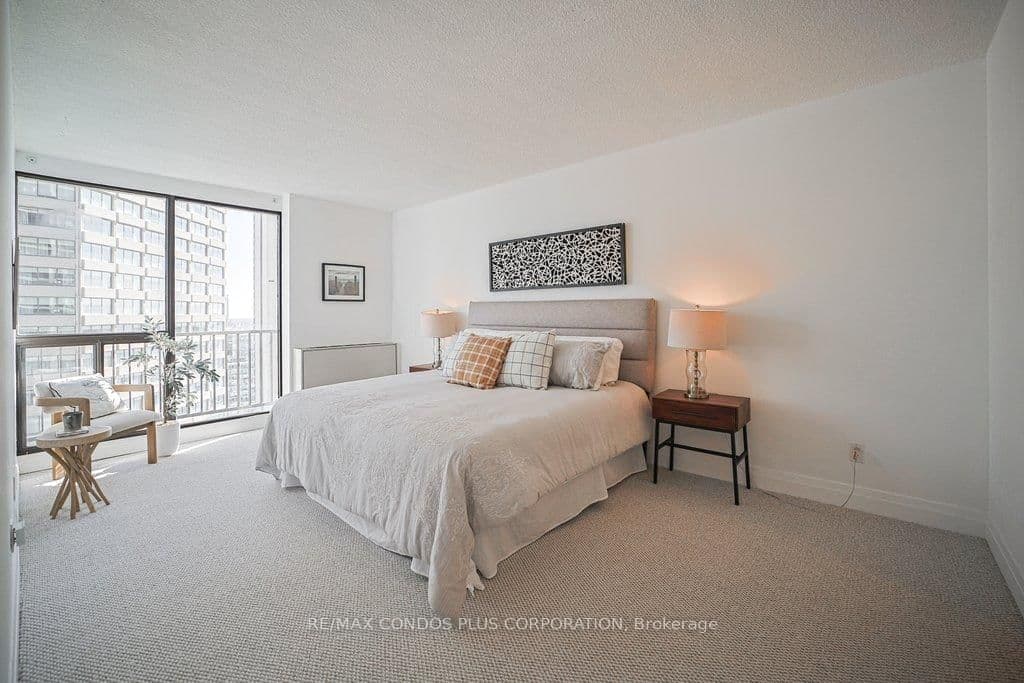 33 HARBOUR Square, Unit 2232 thumbnail 37