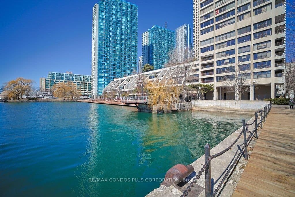 33 HARBOUR Square, Unit 2232 thumbnail 39